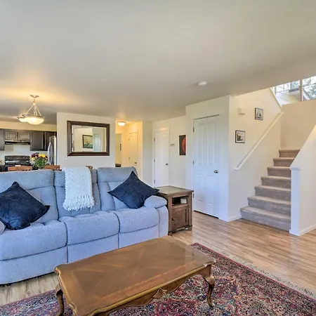 Pet-Friendly Poulsbo Abode With Mountain Views! Villa